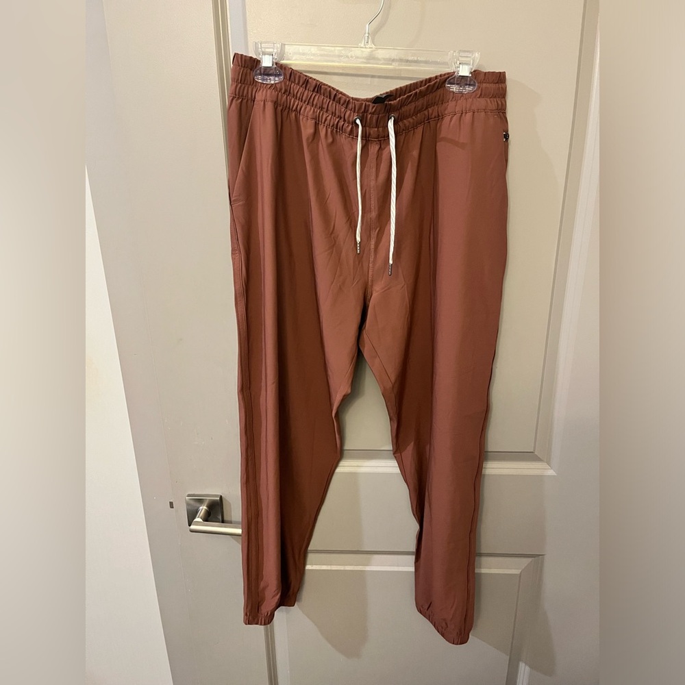 Vuori Weekend Jogger EUC in Terracotta XL